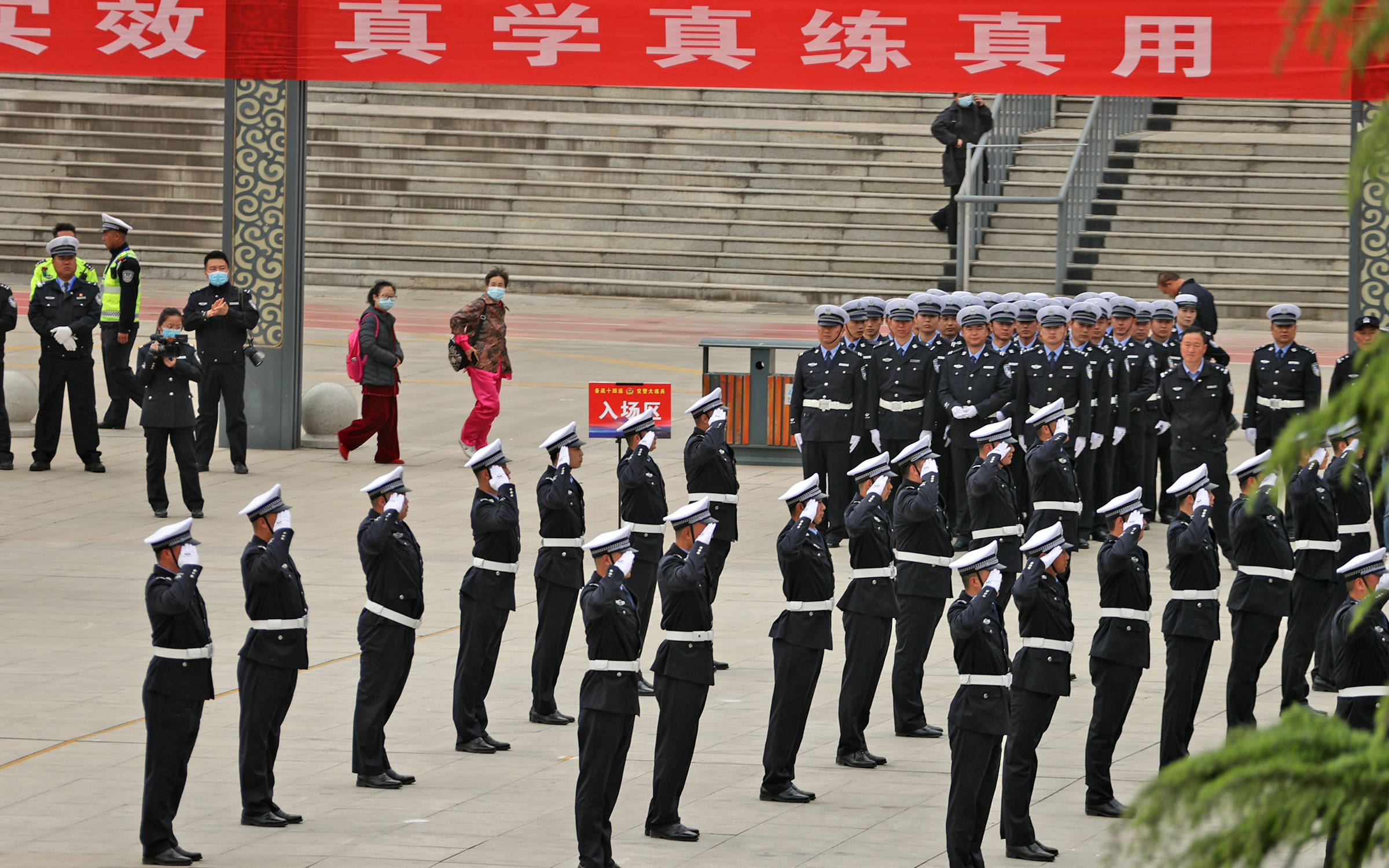 荆门队练兵备战武汉卓尔比赛