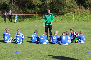 米兰体育下载-切尔西中场控球能力主导比赛节奏，切尔西的中场核心  第3张